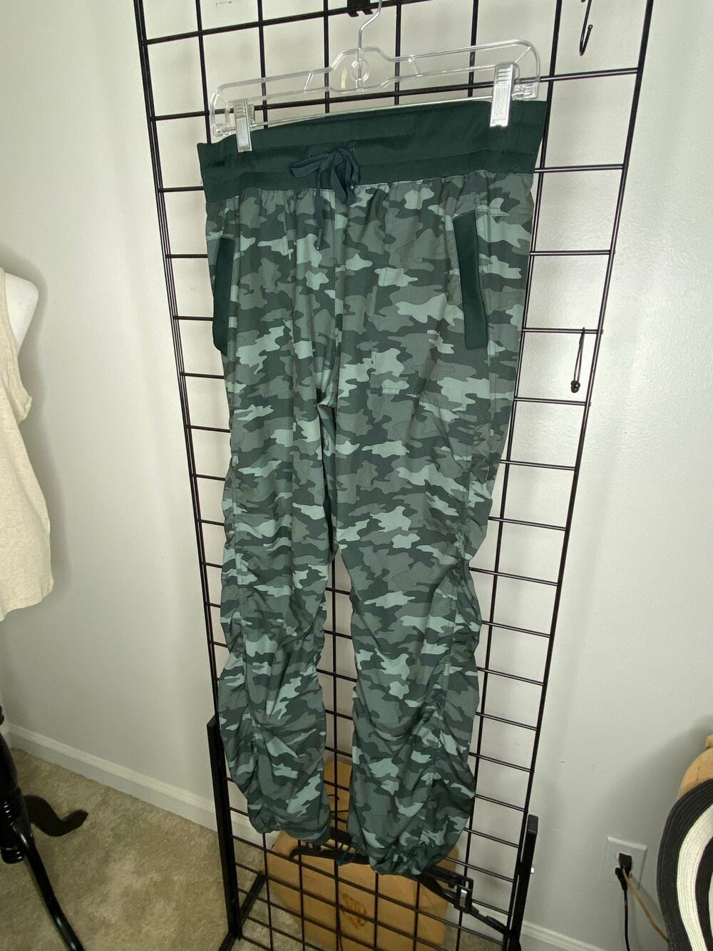 Kyodan Women's M Camo Cargo Jogger Pants Ruched Drawstring Green